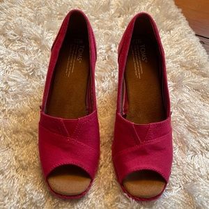 TOMS Wedges Fuschia Paz size 7.5